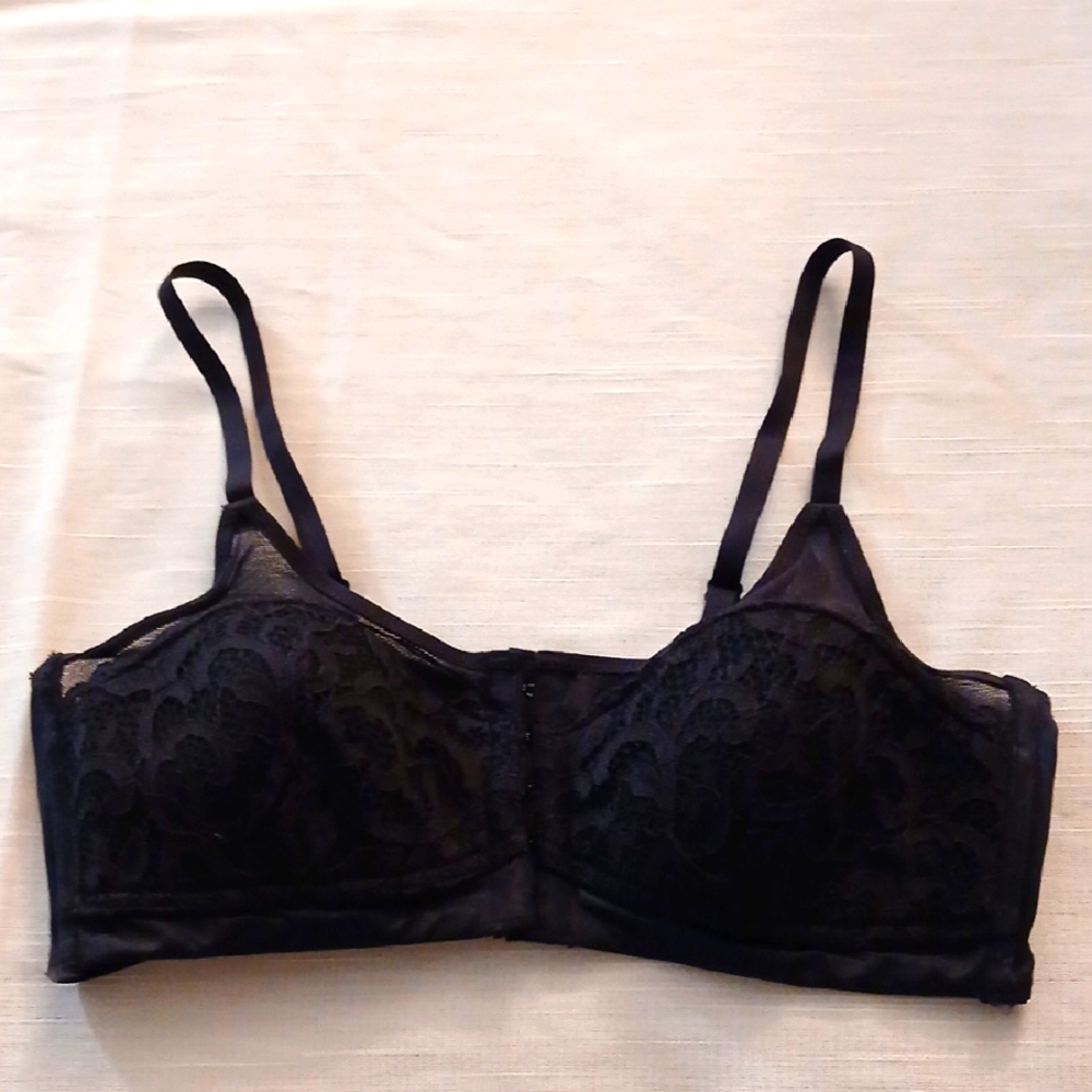 Maidenform Front Close Bra